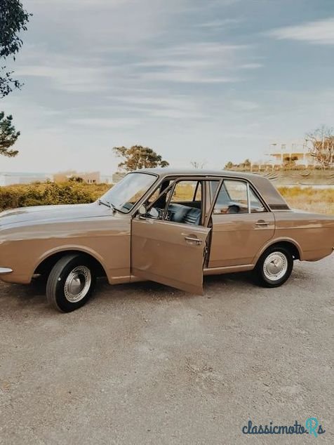 1969' Ford Cortina photo #2