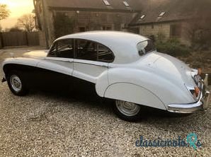 1959' Jaguar Mk9 photo #3