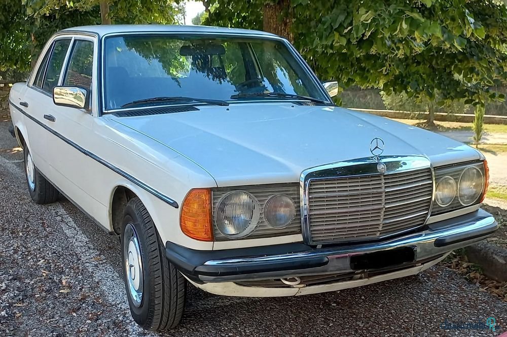 1977' Mercedes-Benz W123 photo #5