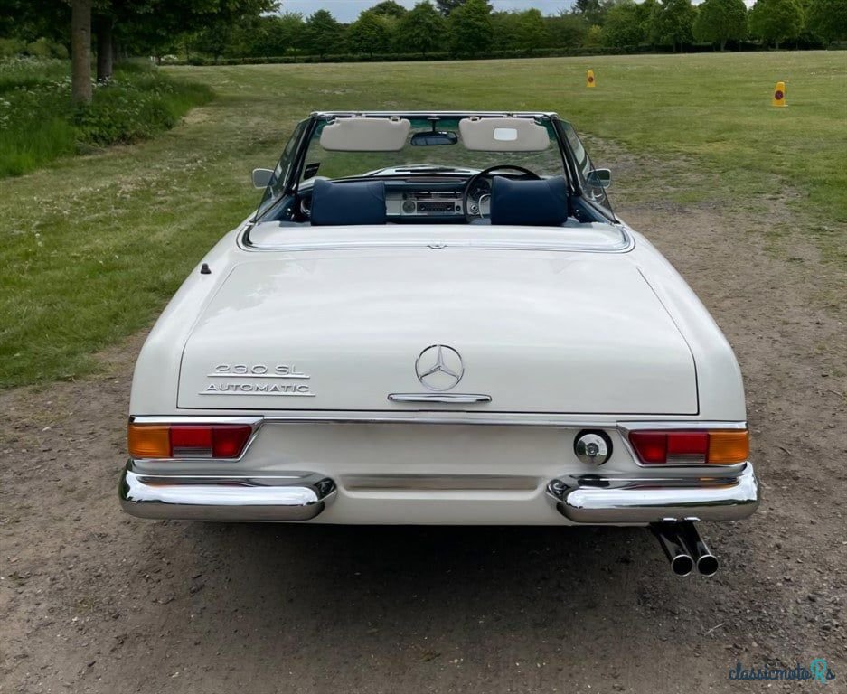 1965' Mercedes-Benz 230 photo #4