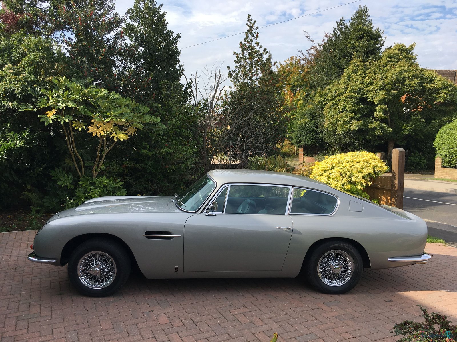 1967' Aston Martin DB6 photo #3