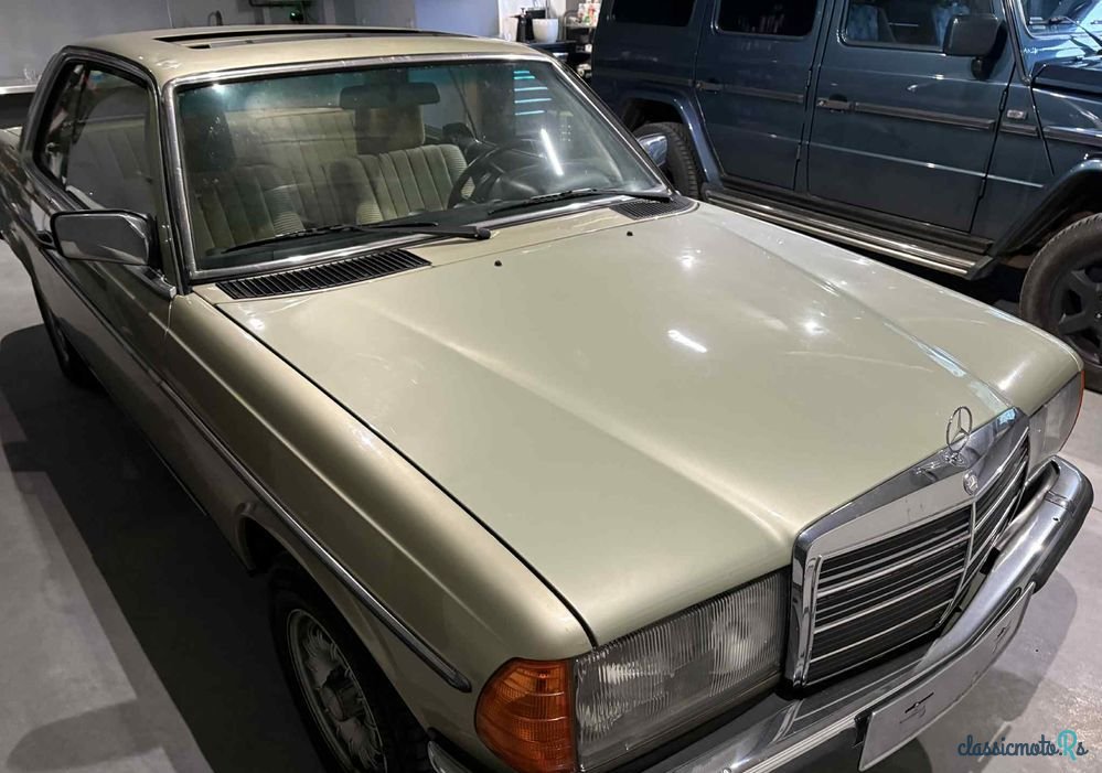1979' Mercedes-Benz W123 photo #2
