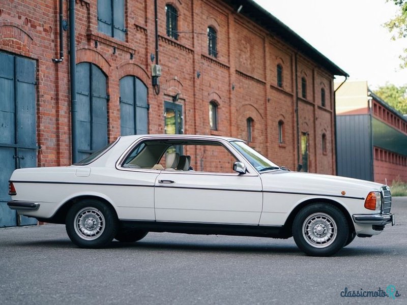 1978' Mercedes-Benz W123 photo #1