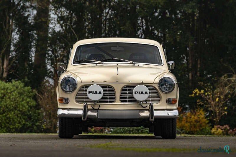 1968' Volvo 242 photo #5