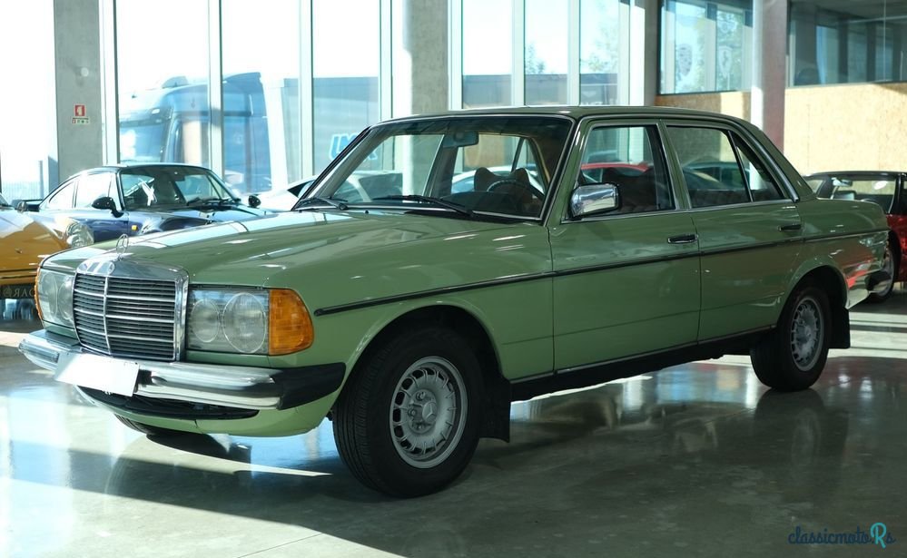 1977' Mercedes-Benz 220 photo #4