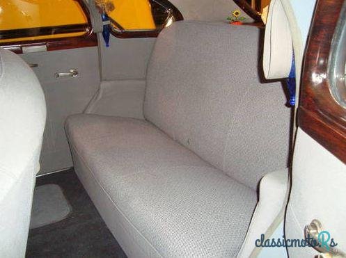 1939' Chrysler Royal 4Dr Sedan photo #4