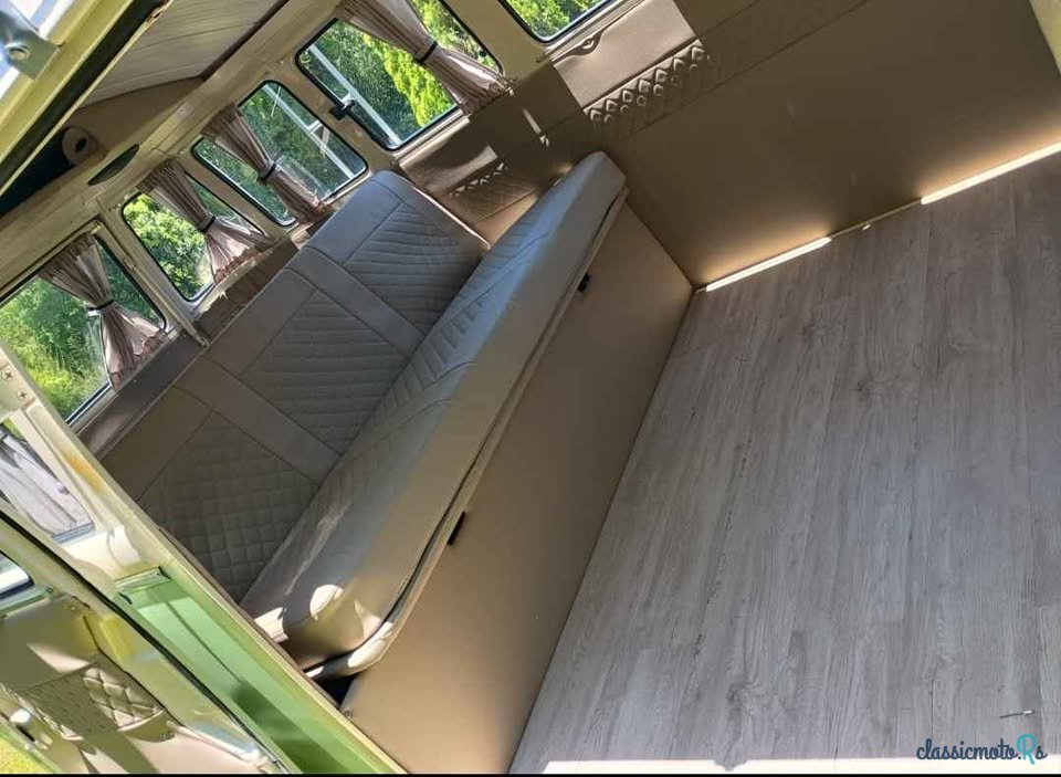 1994' Volkswagen Vans T2 Baywindow bus photo #4