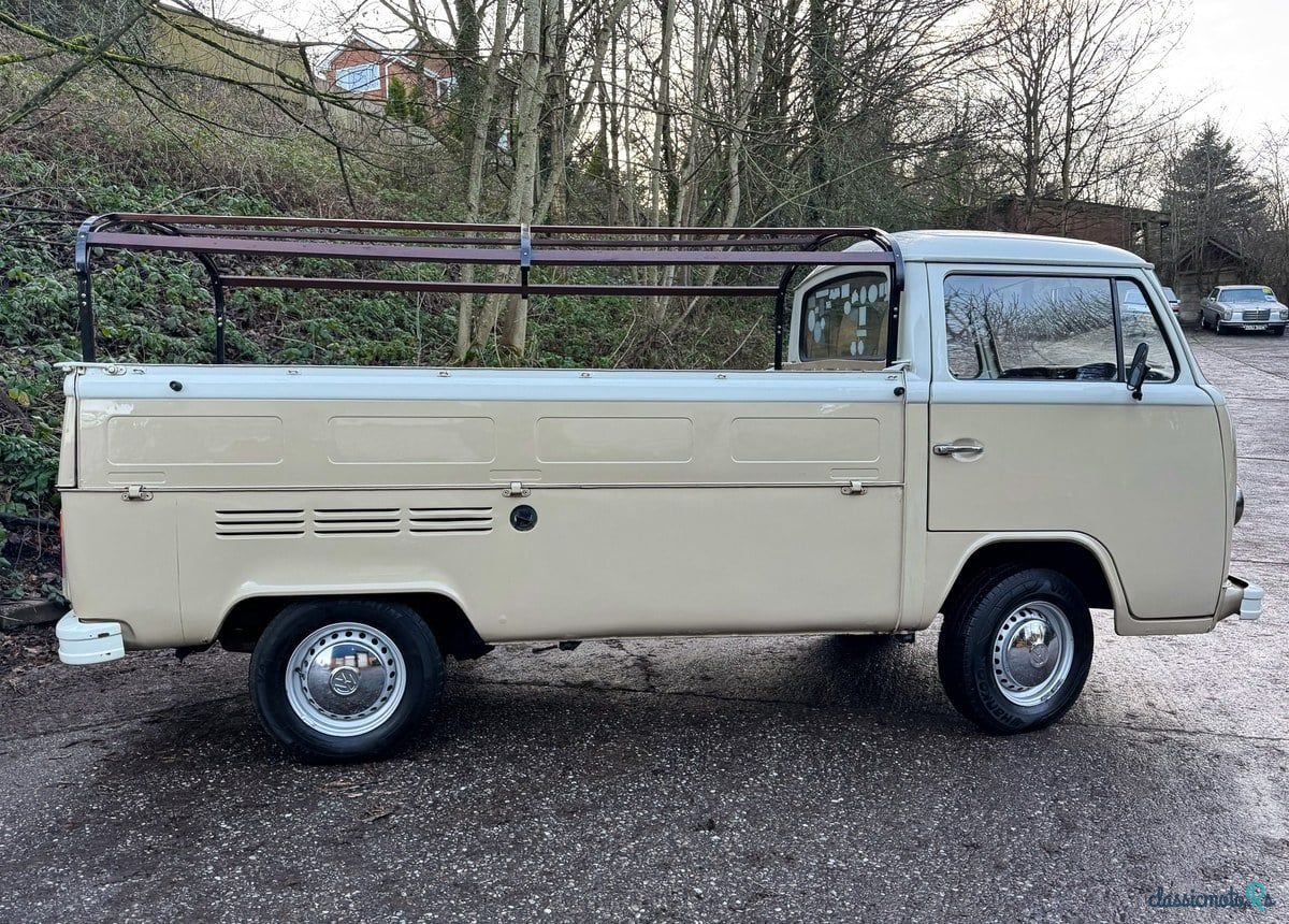 1973' Volkswagen Type 2 photo #5