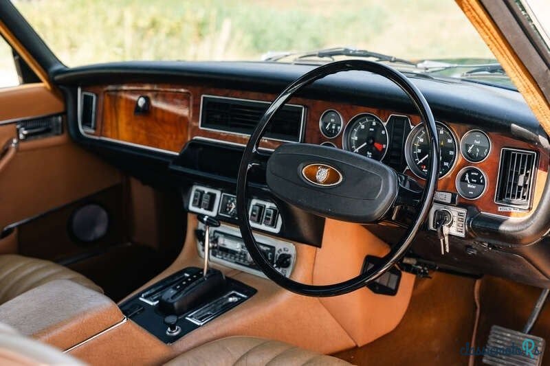 1975' Jaguar XJ photo #2
