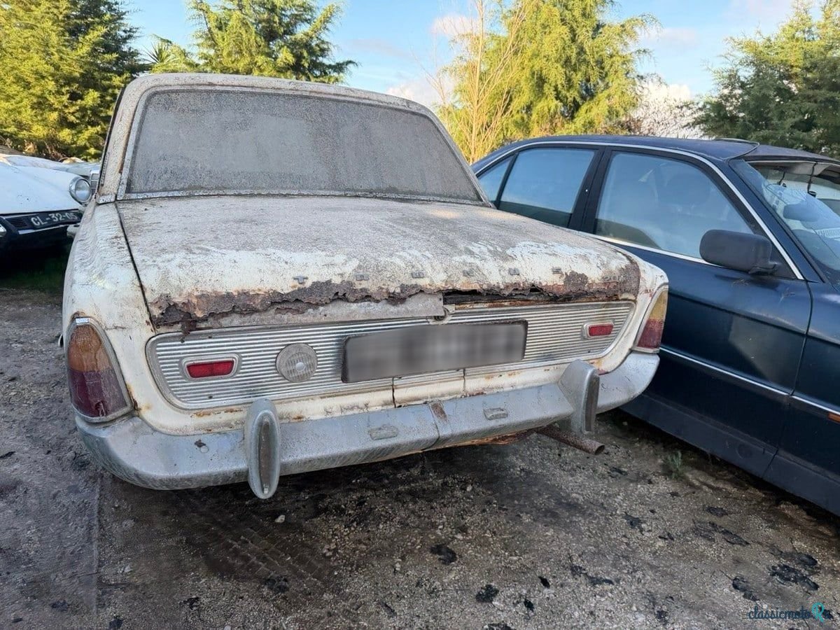 1965' Ford Taurus photo #3