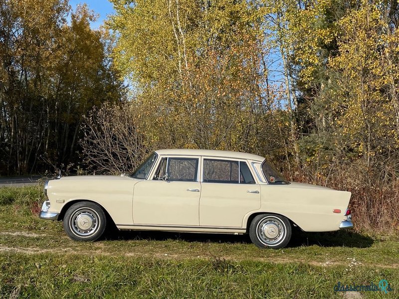 1966' Mercedes-Benz W110 230 photo #3