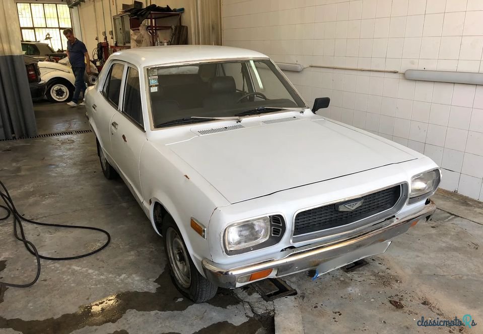 1975' Mazda 818 photo #2