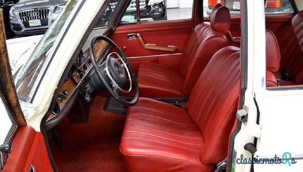 1972' Mercedes-Benz 280 Sedan photo #3