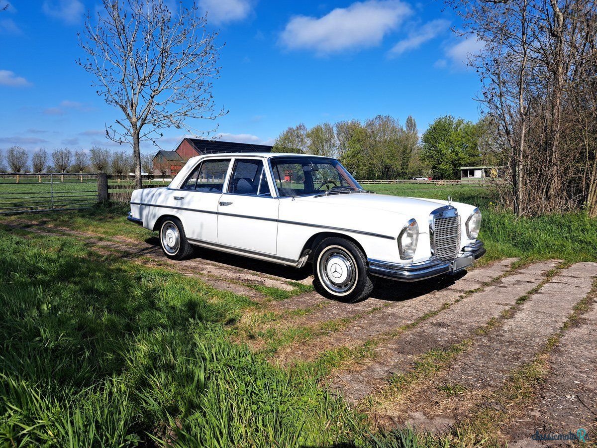 1968' Mercedes-Benz 280 photo #1