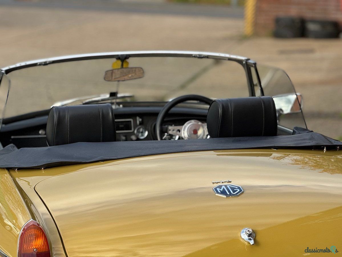 1974' MG MGB photo #4