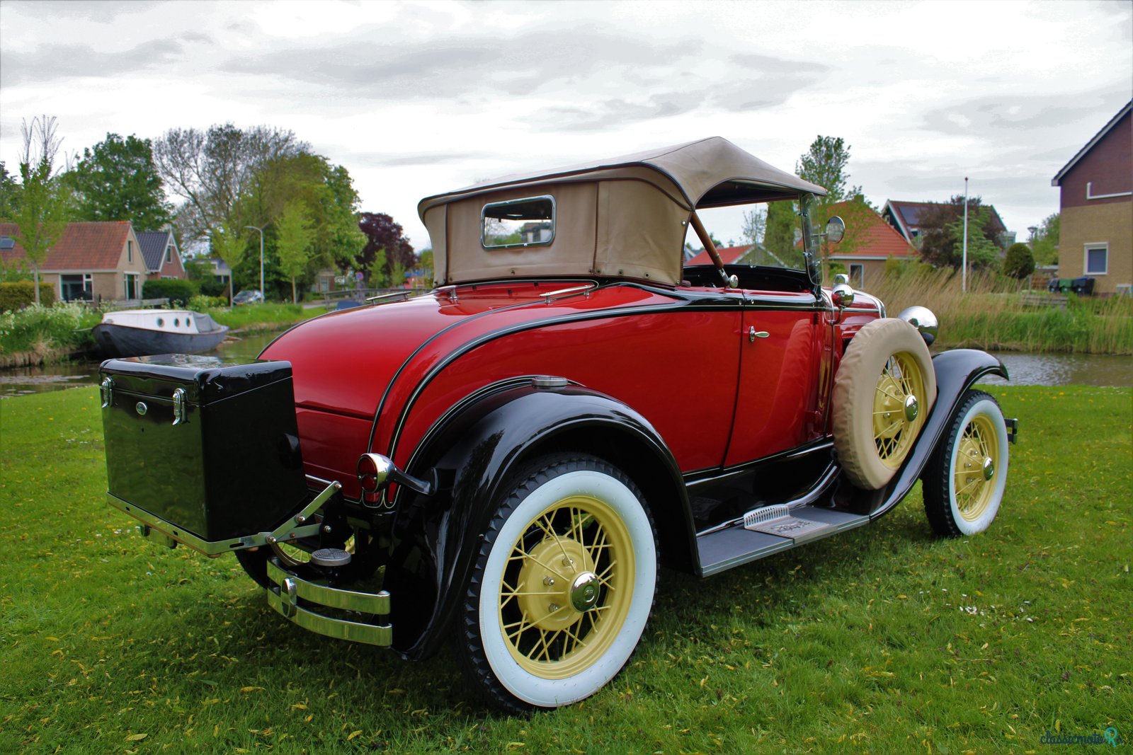 1931' Ford Model A Roadster Deluxe photo #2