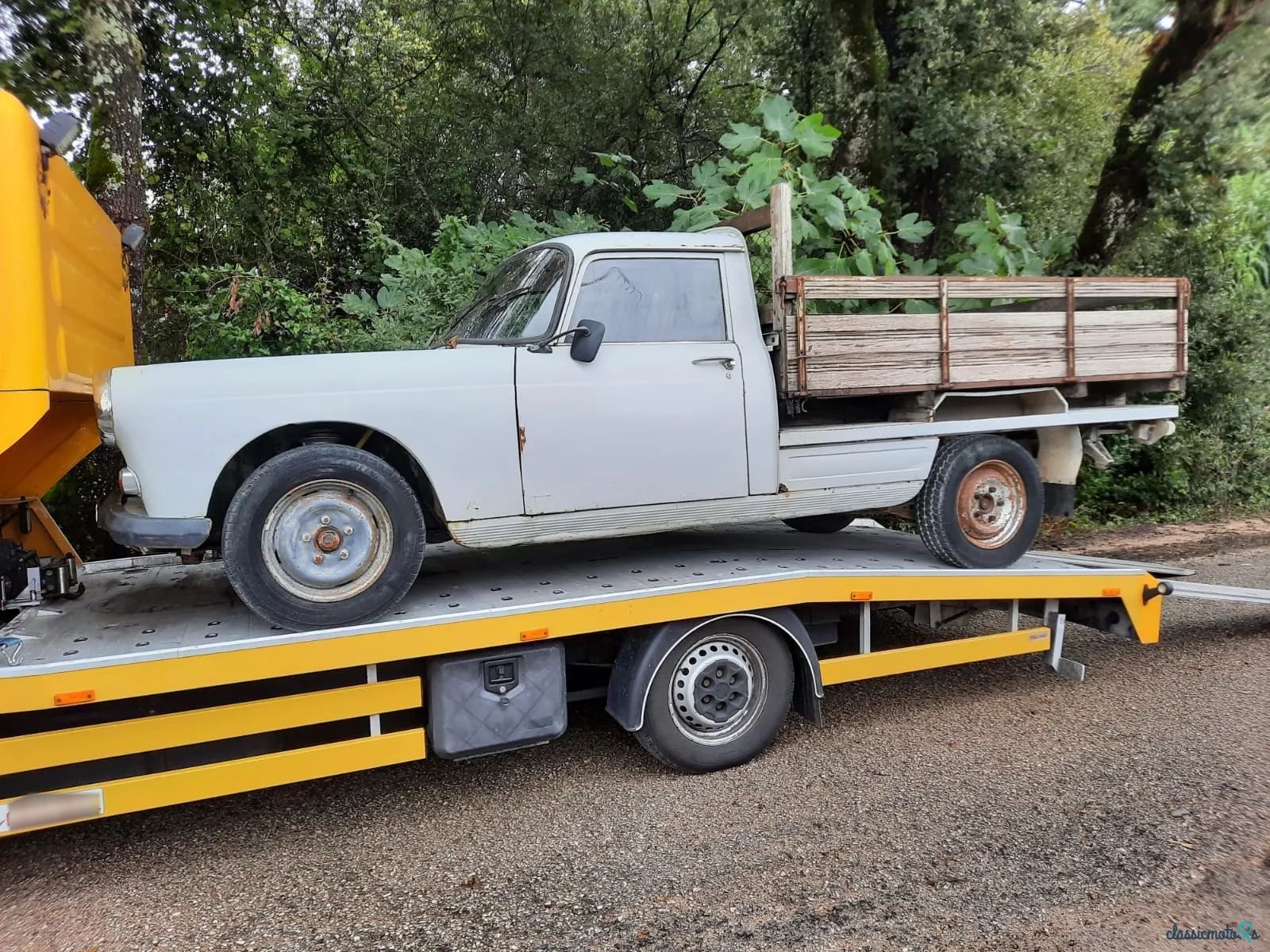 1975' Peugeot 404 photo #1