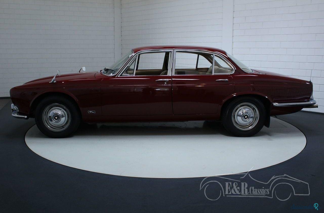 1969' Jaguar XJ6 photo #2