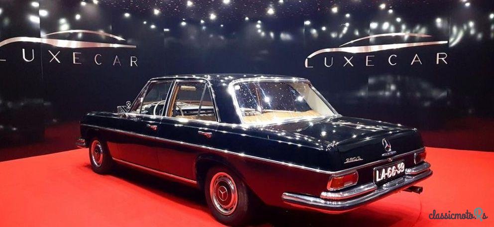 1969' Mercedes-Benz S-280 Sedan photo #3