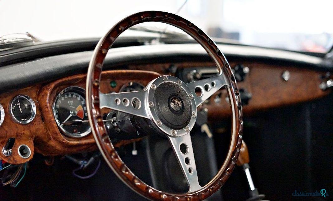 1966' MG MGB photo #2