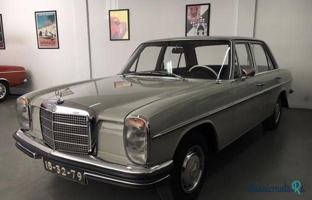 1969' Mercedes-Benz 250 W114 photo #2
