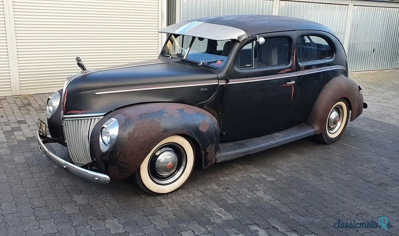 1940' Ford Deluxe photo #2