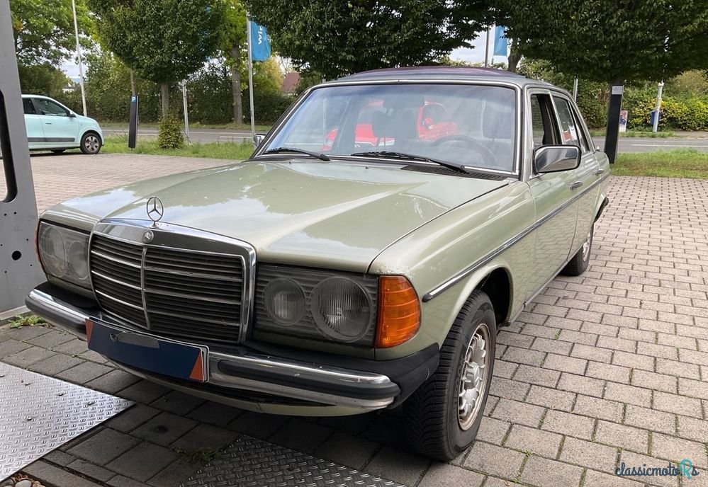 1976' Mercedes-Benz W123 photo #1