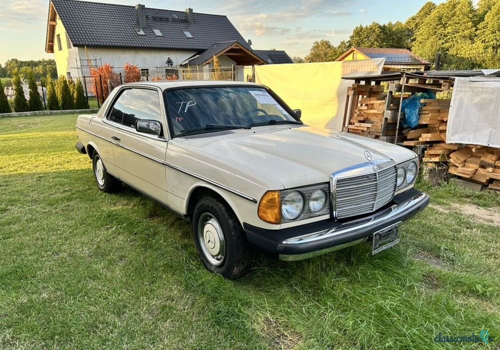 1979' Mercedes-Benz W123 photo #6