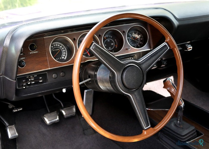 1970' Dodge Challenger R/T SE photo #4