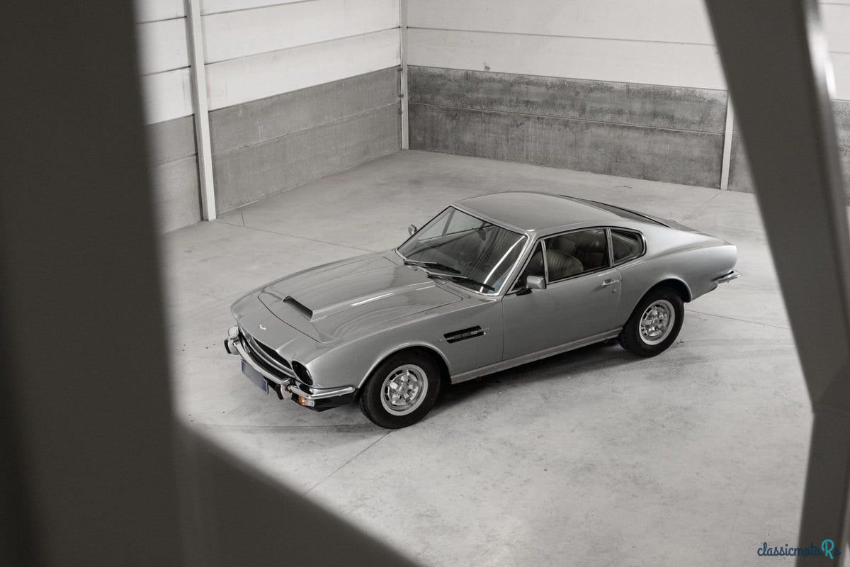 1977' Aston Martin V8 photo #3