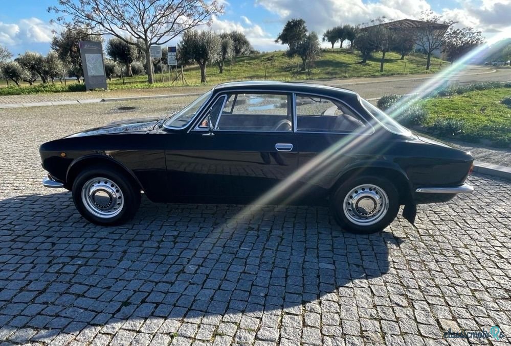 1972' Alfa Romeo GT photo #5