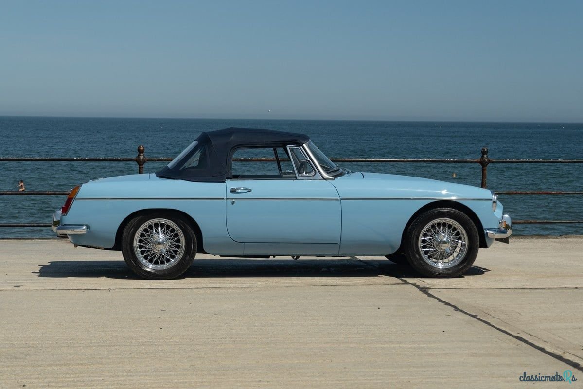 1970' MG MGB photo #3