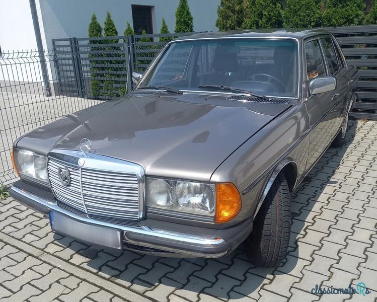 1979' Mercedes-Benz W123 photo #5