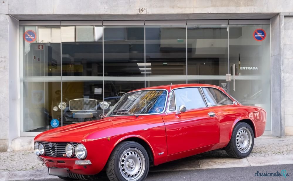 1973' Alfa Romeo GTV 2000 photo #1