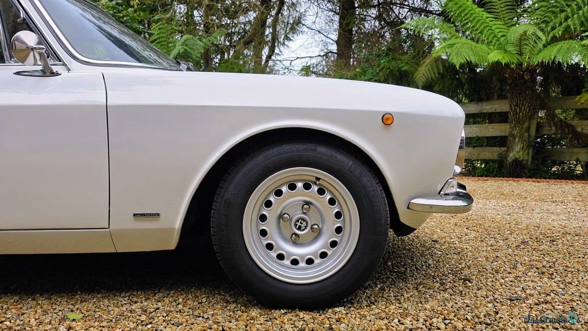 1971' Alfa Romeo Gt Junior photo #6
