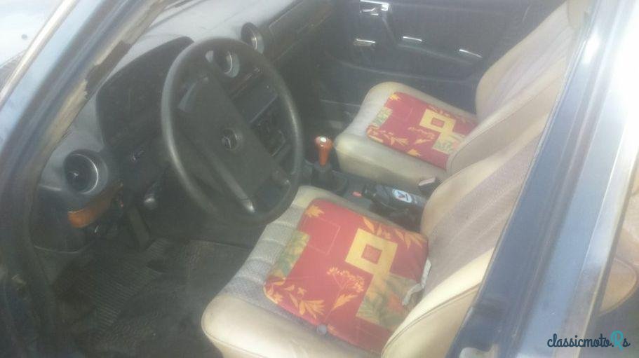 1983' Mercedes-Benz E-Class 220 photo #2