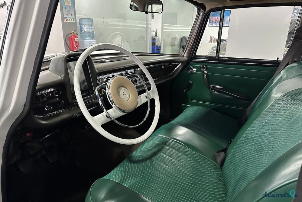 1967' Mercedes-Benz 200 photo #2