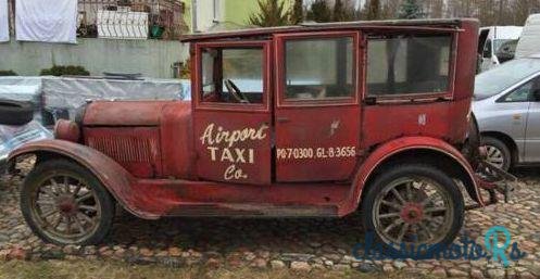 1924' Dodge 4 Door Sedan photo #3