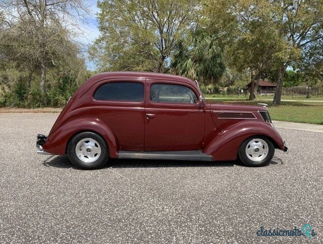 1937' Ford photo #4