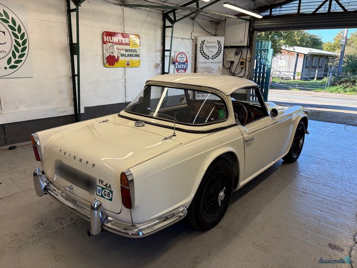 1965' Triumph TR4 photo #6