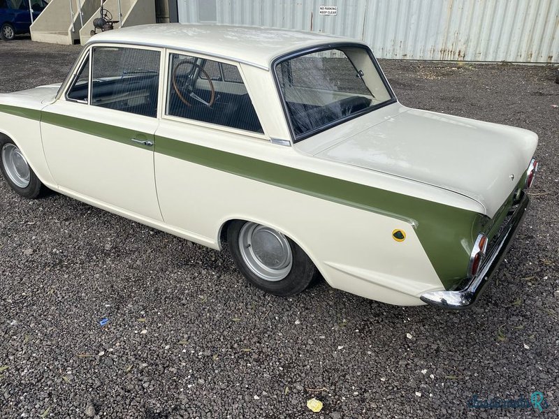 1964' Ford Cortina photo #3