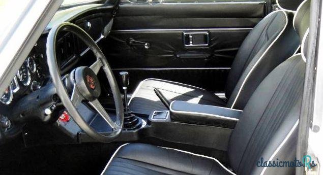 1975' MG MGB Gt photo #4
