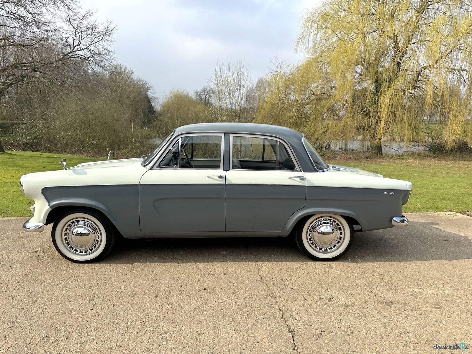 1963' Standard Vanguard photo #2