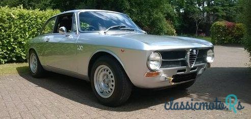 1971' Alfa Romeo Giulia Gtv photo #1