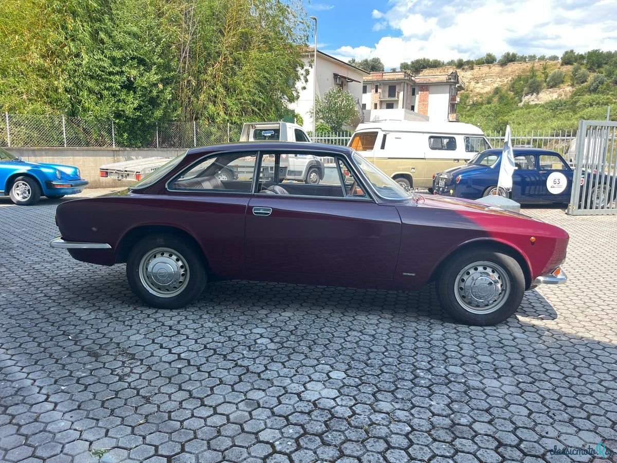 1972' Alfa Romeo GT photo #6