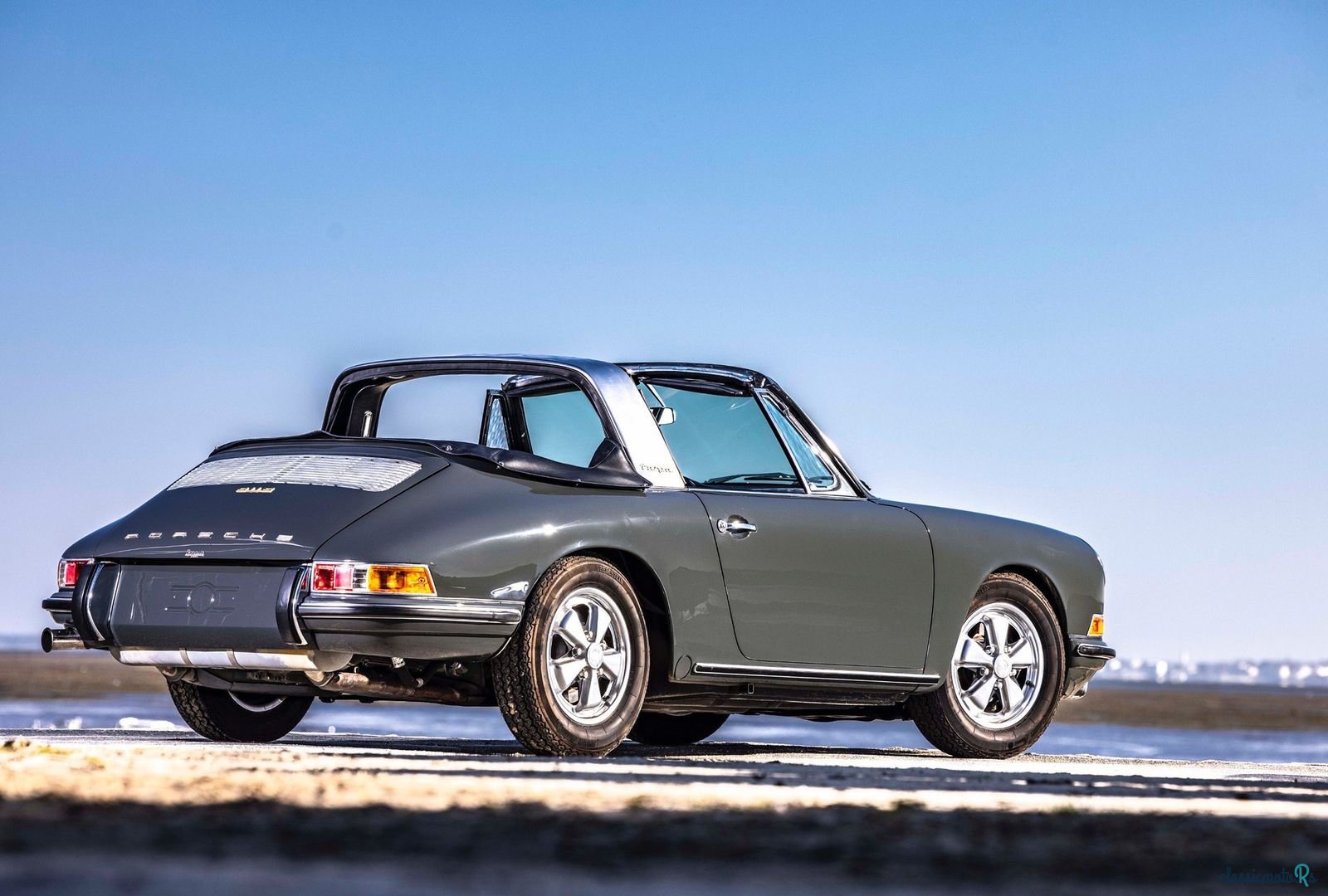 1967' Porsche 911 Targa S photo #2