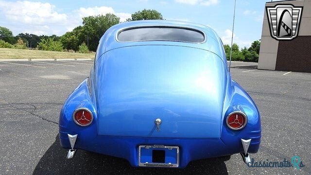 1947' Pontiac Streamliner photo #3