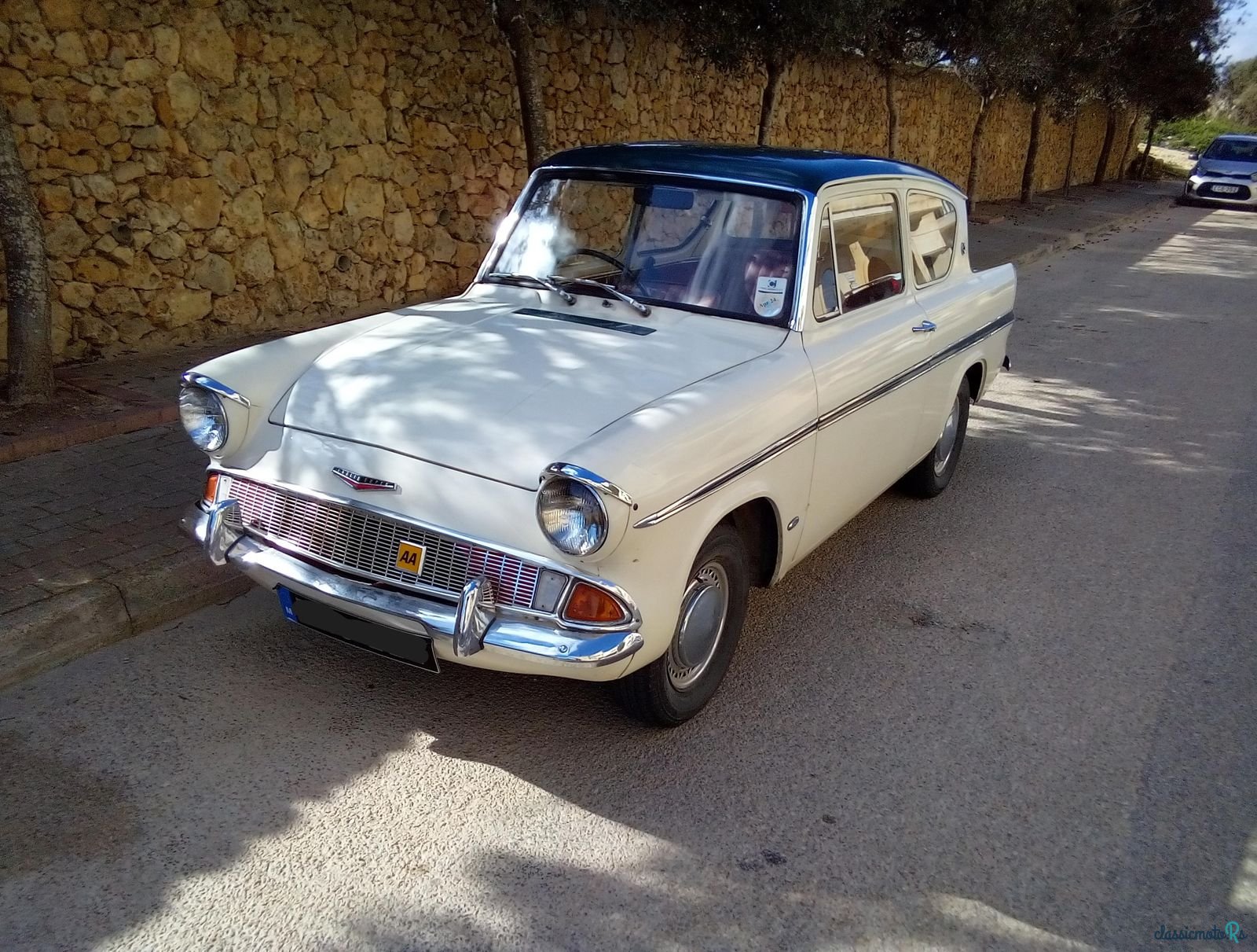 1968' Ford Anglia Super photo #1