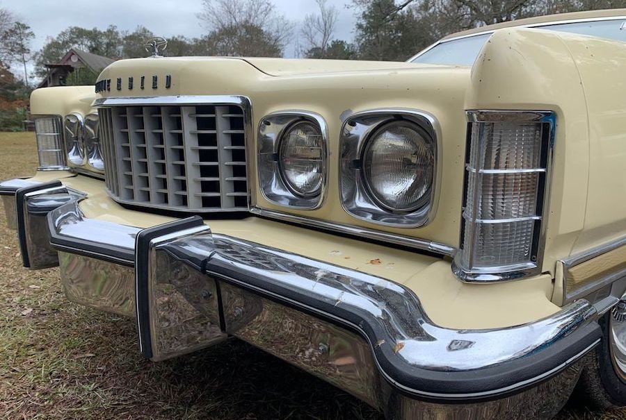 1976 Ford Thunderbird Parked for 31 Years Has Charming Exterior, Divine Interior