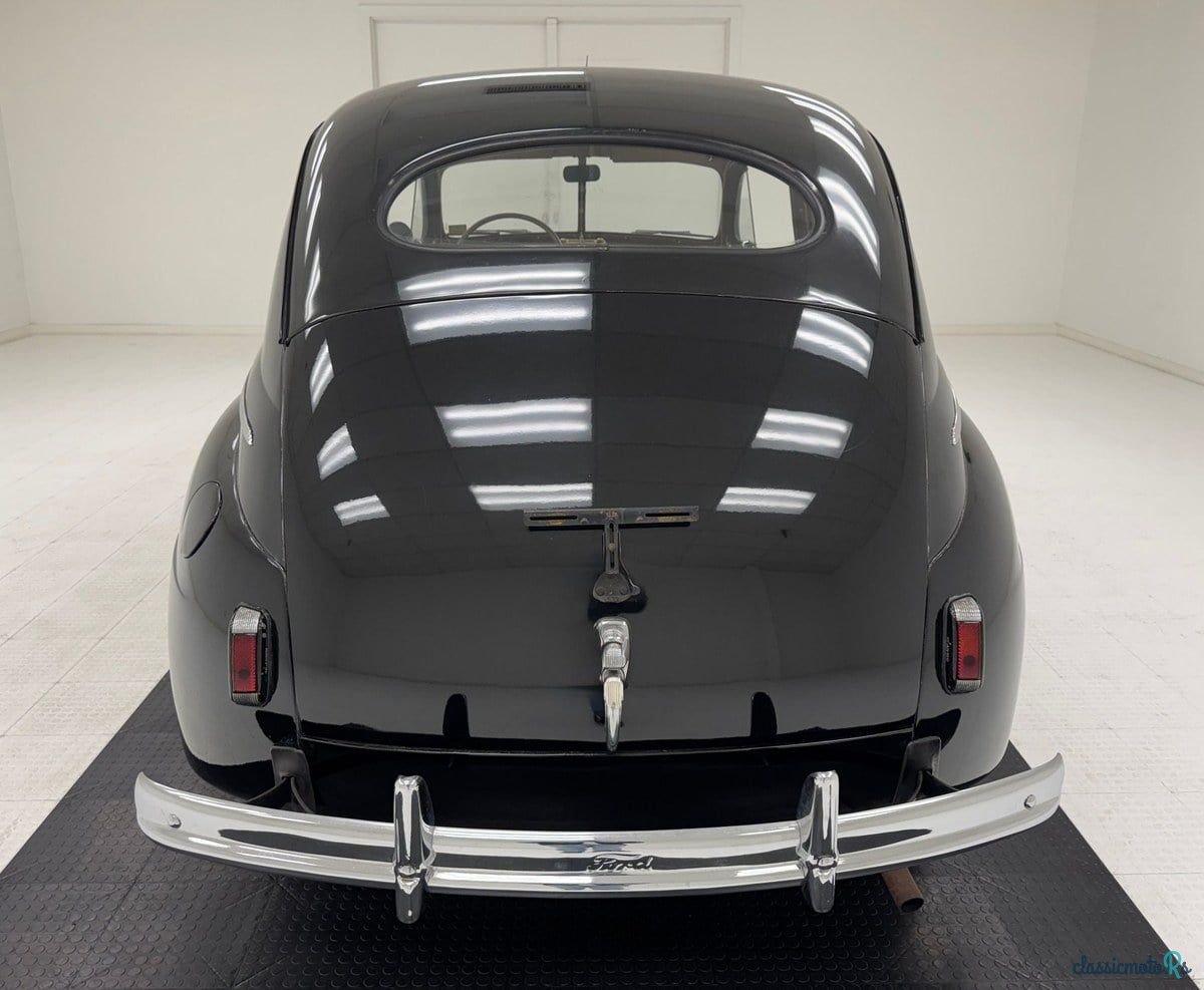 1941' Ford Tudor photo #4